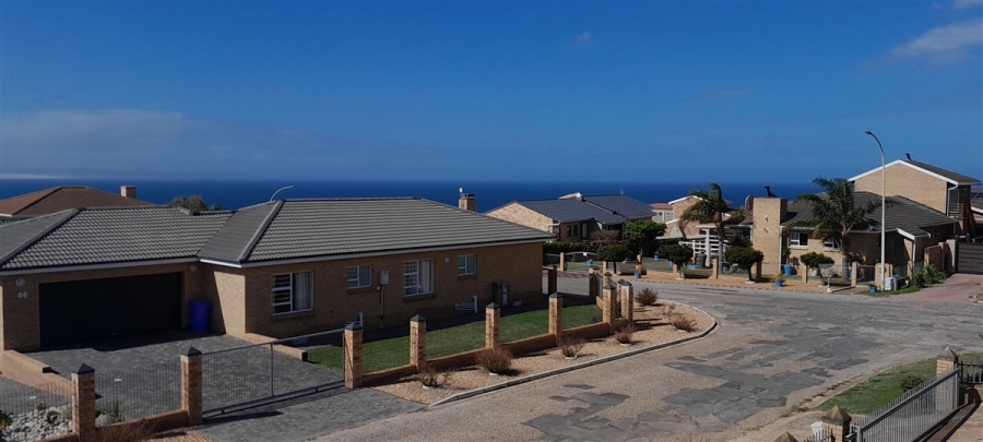 5 Bedroom Property for Sale in Wavecrest Eastern Cape